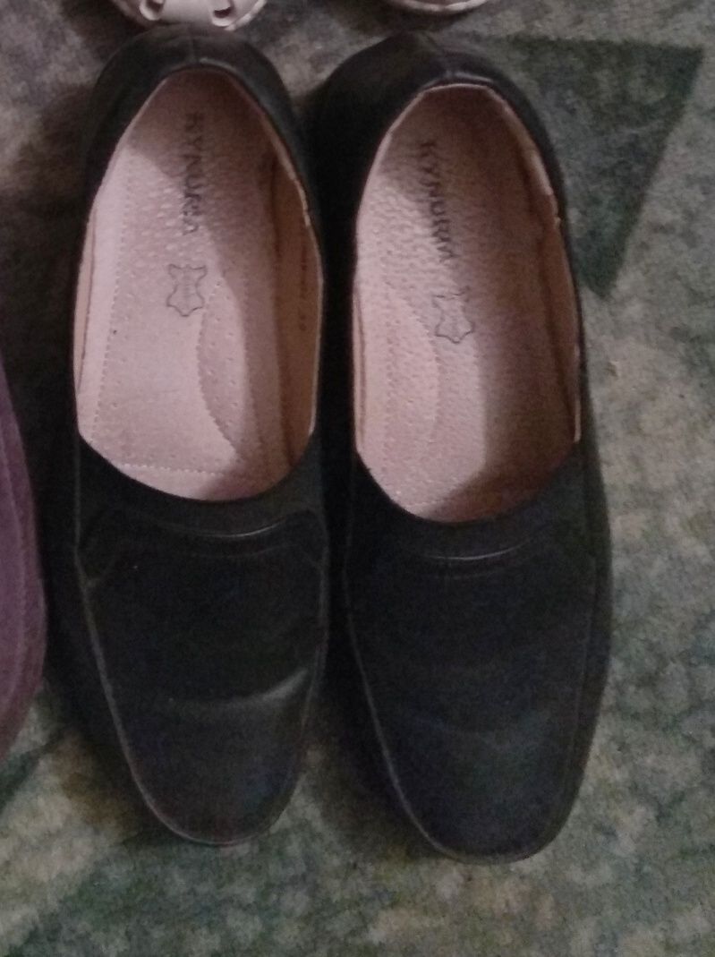 Продаются  женские туфли 39-40 рр