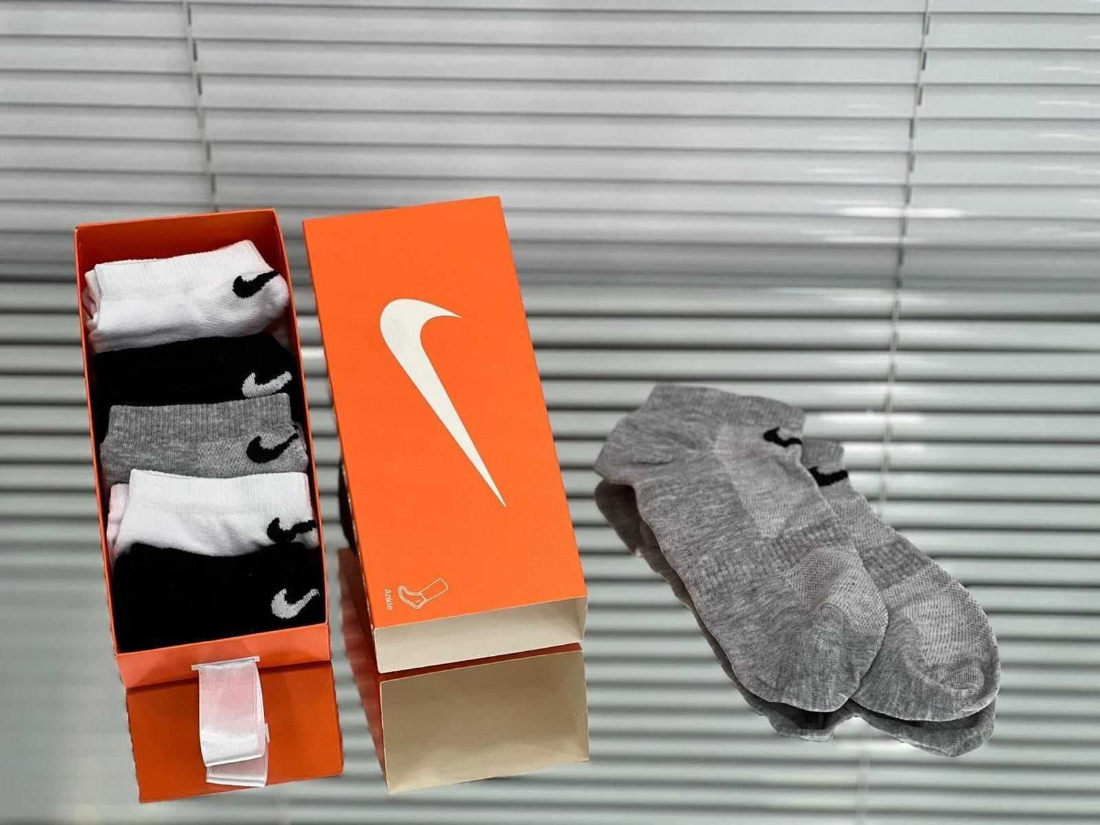 vind sosete unisex Premium  TOMMY   NIKE   VERSACE    ADIDAS
