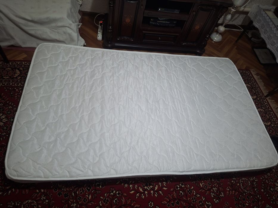 Продам матрас  2м. На 1.20м.