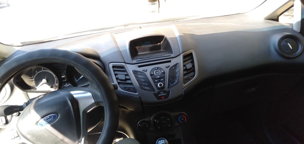 СРОЧНО ПРОДАЮ Ford Fiesta 2015г.в