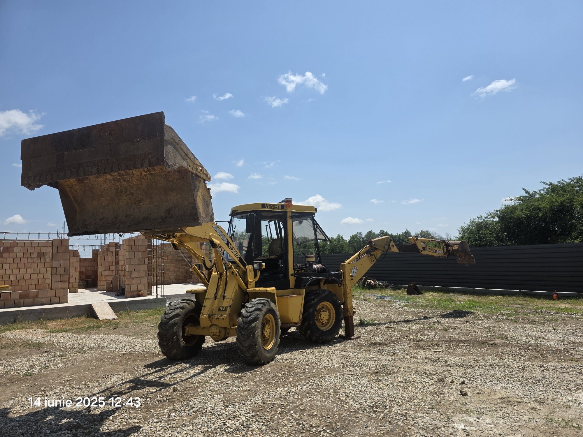 Buldoexcavator Venieri 5.23 B import Italia jcb