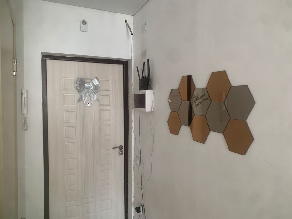 Сдам квартиру помесячно семеиным некуряшшим все условия есть напротив