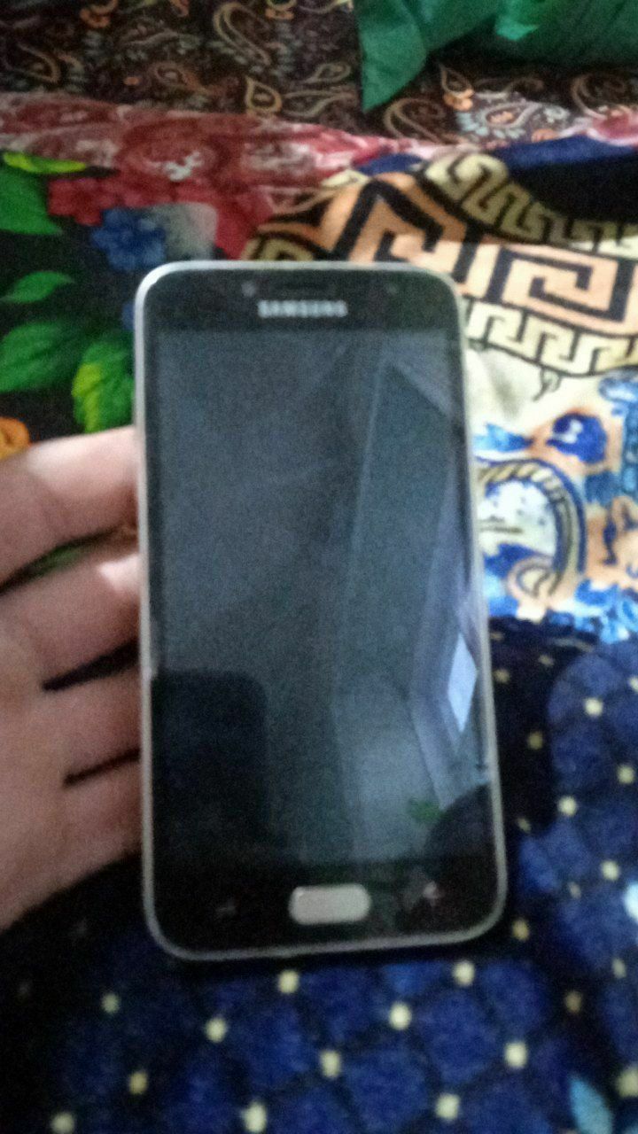 Samsung j2 core 16 gb 1.5 gb