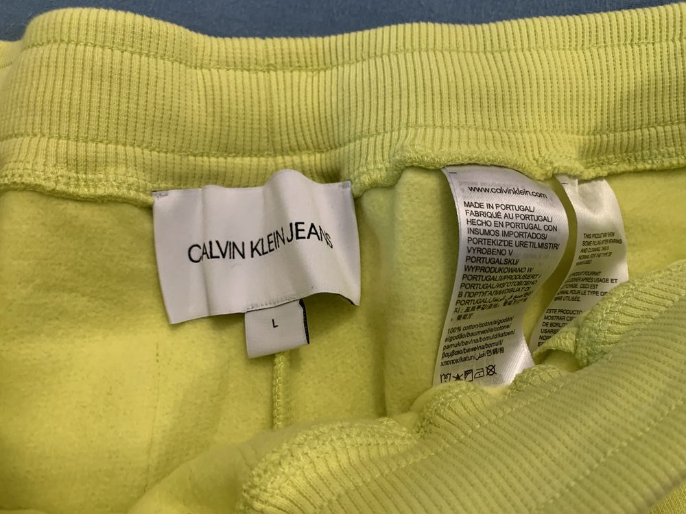 Trening Calvin Klein flausat - NOU - Marime L/XL - Made in Portugal