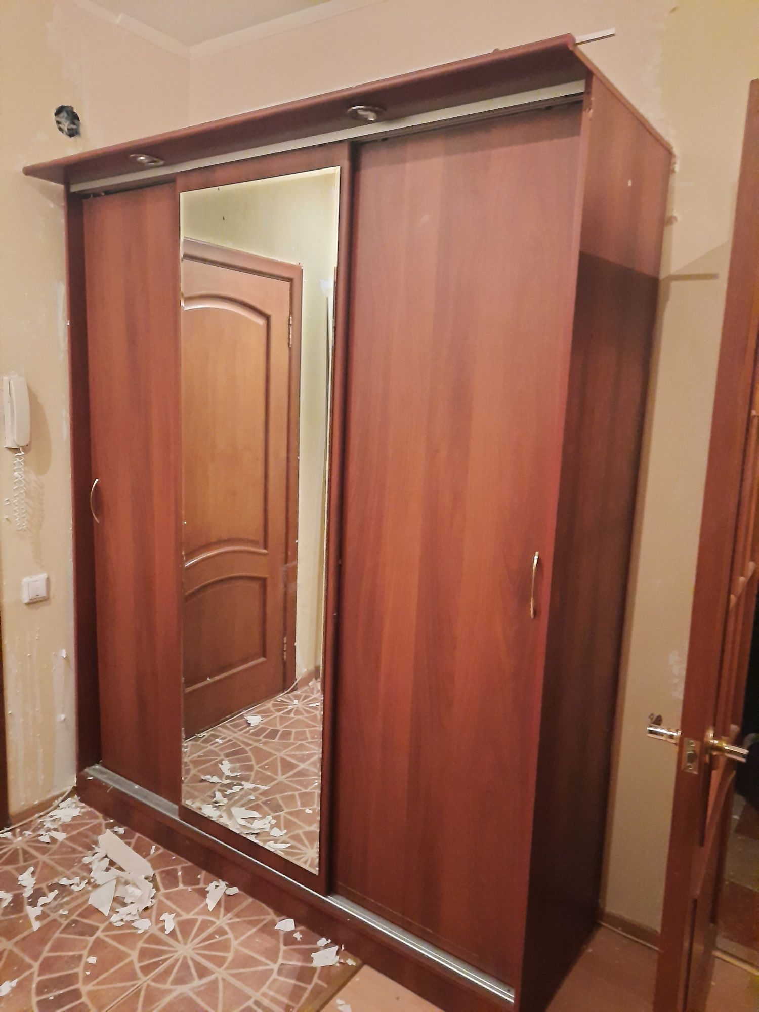 Продам шифанер. В хорошем состоянии