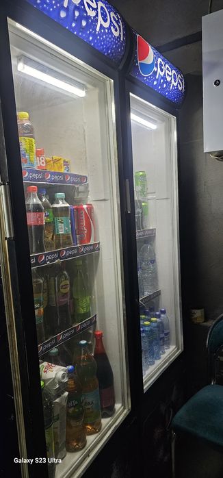 Vitrinniy xolodilnik 2ta sotiladi