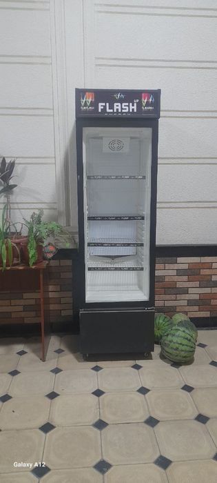 Витринный холодильник ЯНГИ