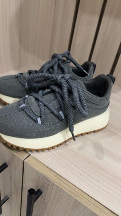 Кроссовки женские 38 р