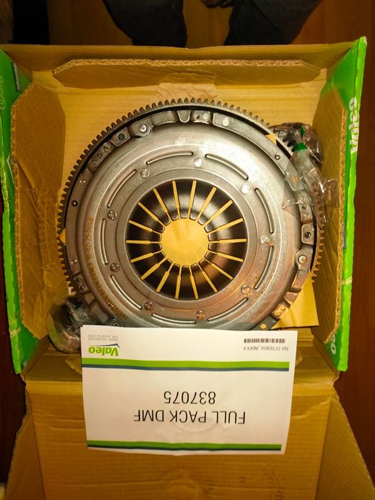 Vând ambreiaj cu volanta masa dubla T5 T6 Passat Touran Golf 6 Plus