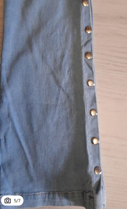 Blugi elastici cu capse