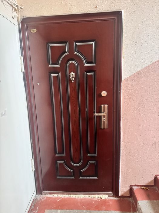 Входная дверь в крартиру,в дом