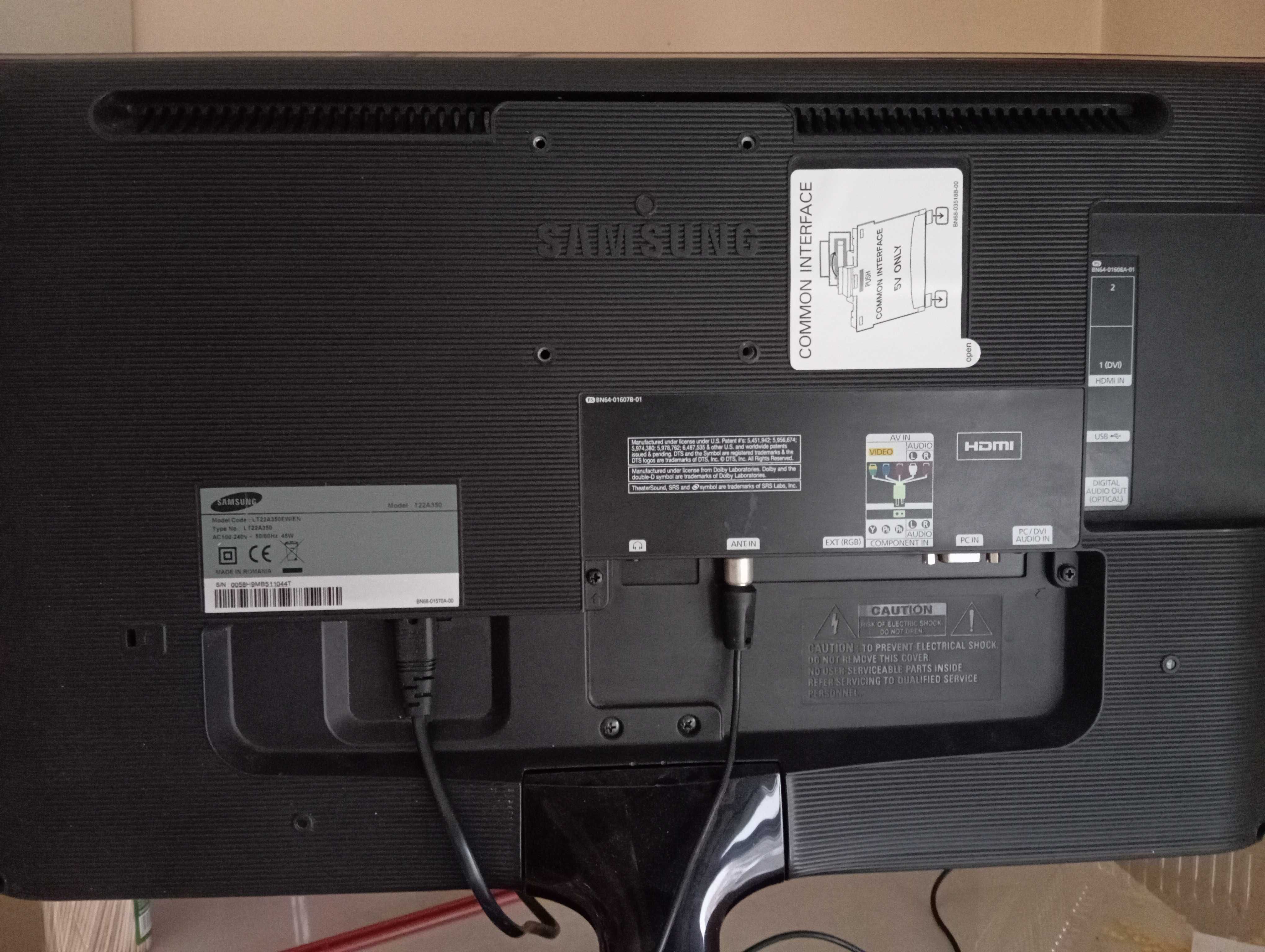 Телевизор Samsung 22"  LED