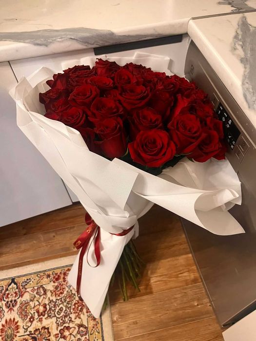 Букет красных роз метровые Продам свежие