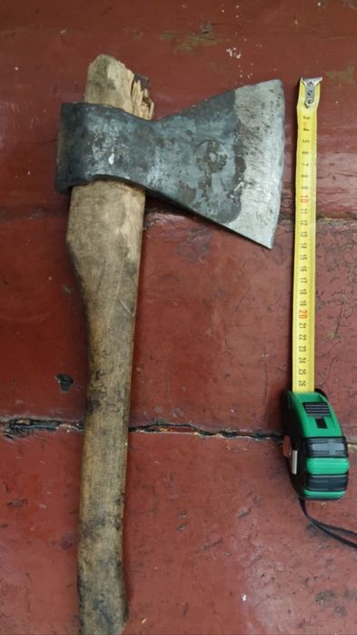 Топор советский, уровень строительный