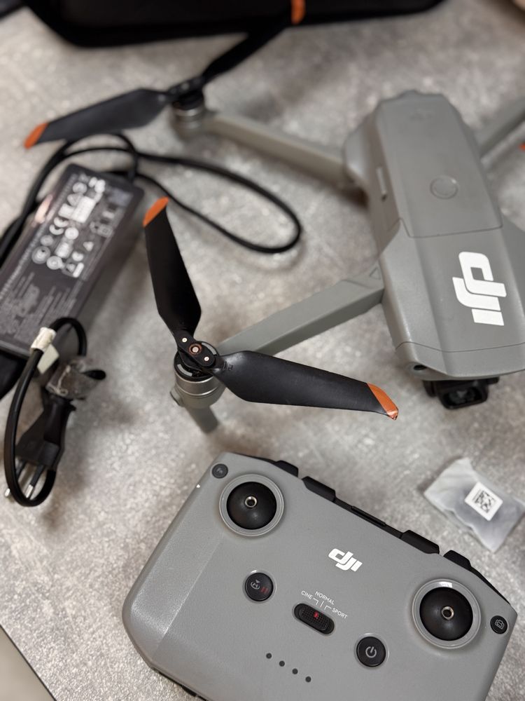 Дрон DJI Mavic Air 2 Fly More Combo серый