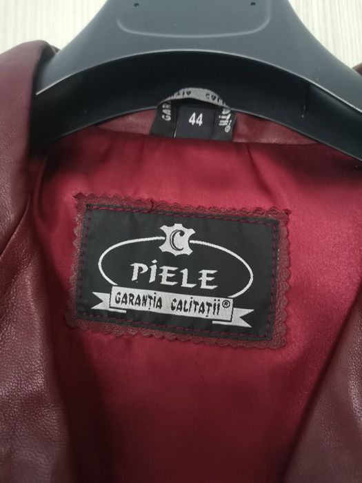 Vând geaca de piele rosu vișiniu