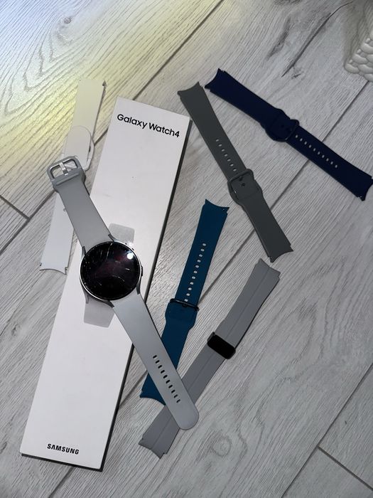 Продам часы samsung watch 4 44mm.