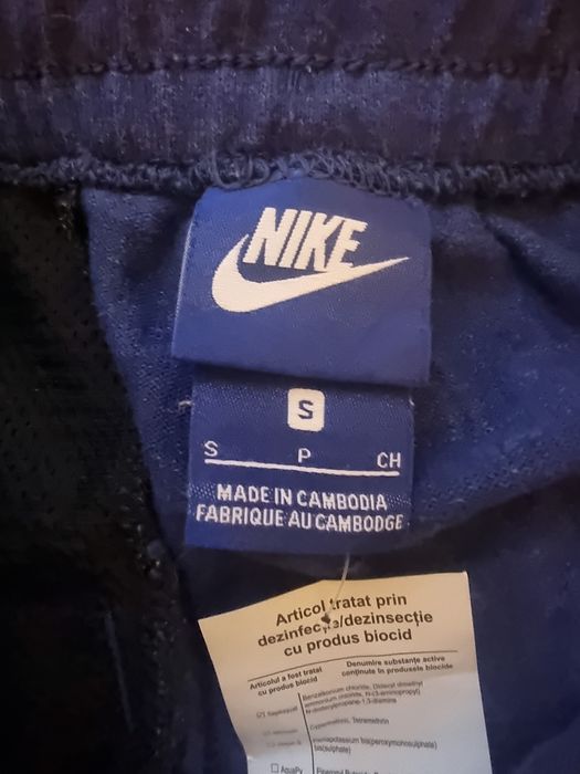 Vând pantaloni trening Nike