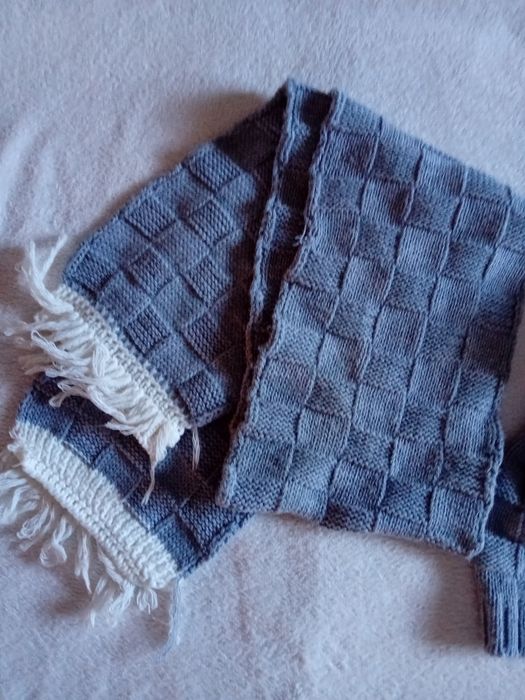 Vând set căciulă și fular