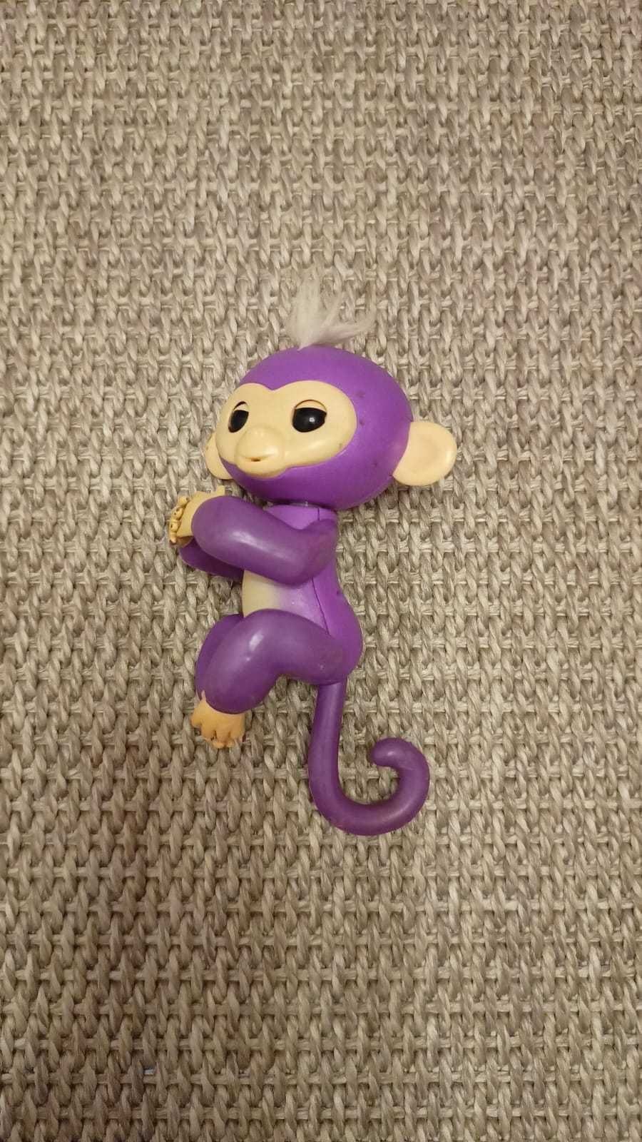 Figurina jucarie interactiva Fingerlings - Mia