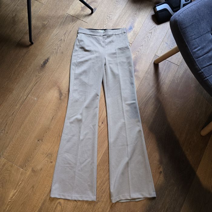 Pantaloni de dama eleganti si evazati Zara