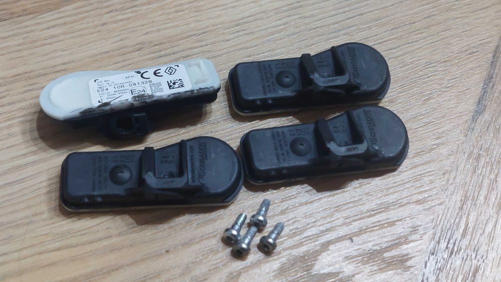 Датчици за налягане в гумите TPMS за Рено Renault Е24 10R 041328