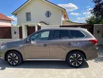 Mitsubishi Outlander Vând Mitsubishi Outlander Pluh-In Hybrid