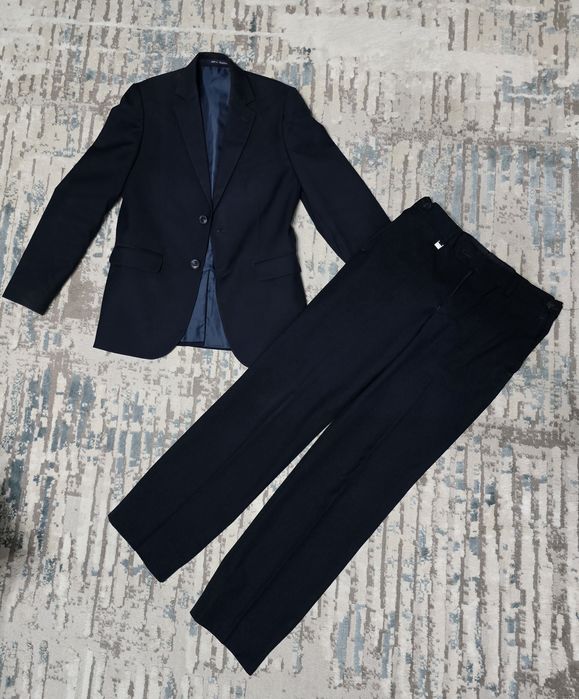 Школьный костюм (размер 38)