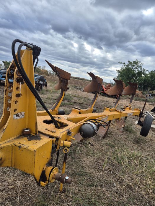 Plug huard 3+1 trupite.  Vario. Reversibil 
Preț 3400 € ușor negoci