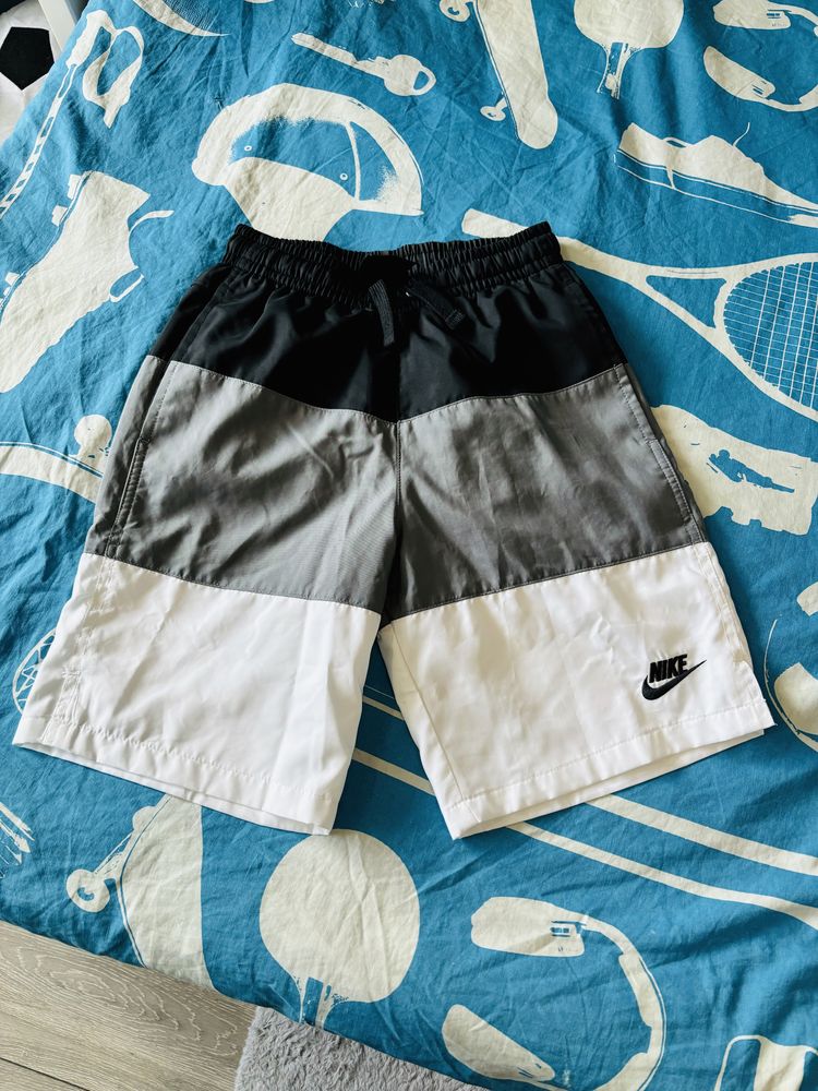 Къси панталонки и бански Nike u Adidas