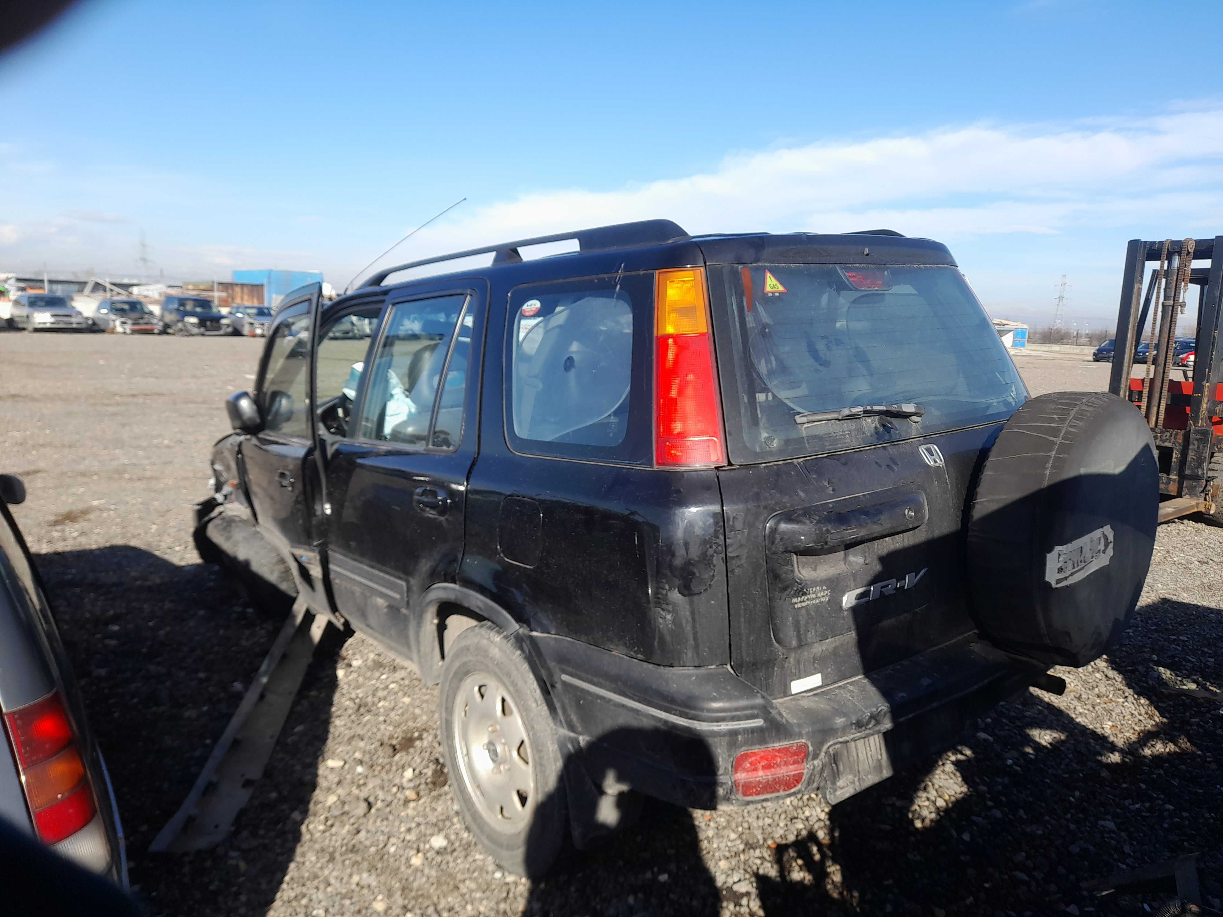 На части! Honda CR-V 2.0 16V
