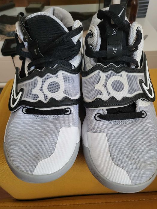 Adidasi Nike  marimea 42