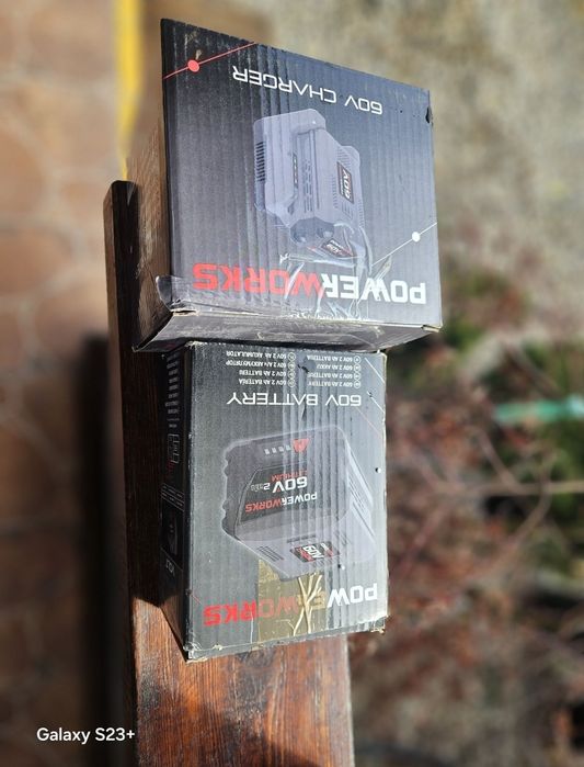 acumulator +incarcator powerworks 60 volti 2 ah