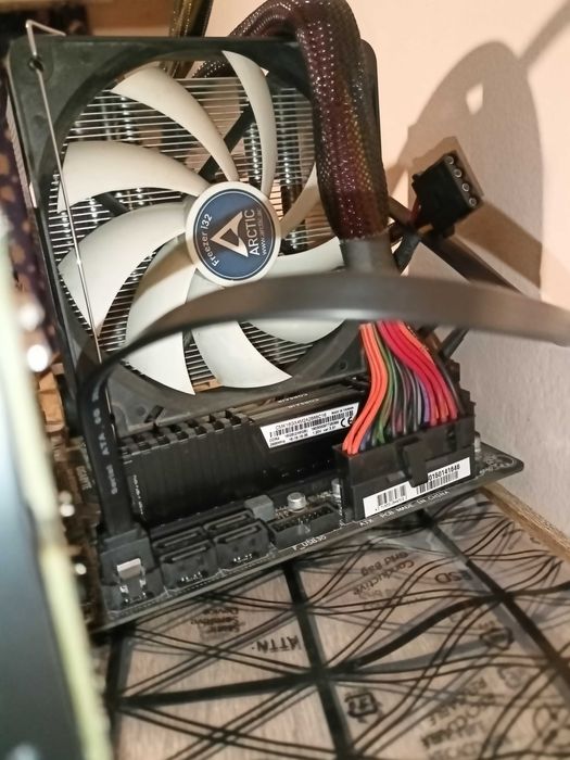 i7 7700k, 16gb ddr4, GA-B150M-HD3 , arctic freezer i32