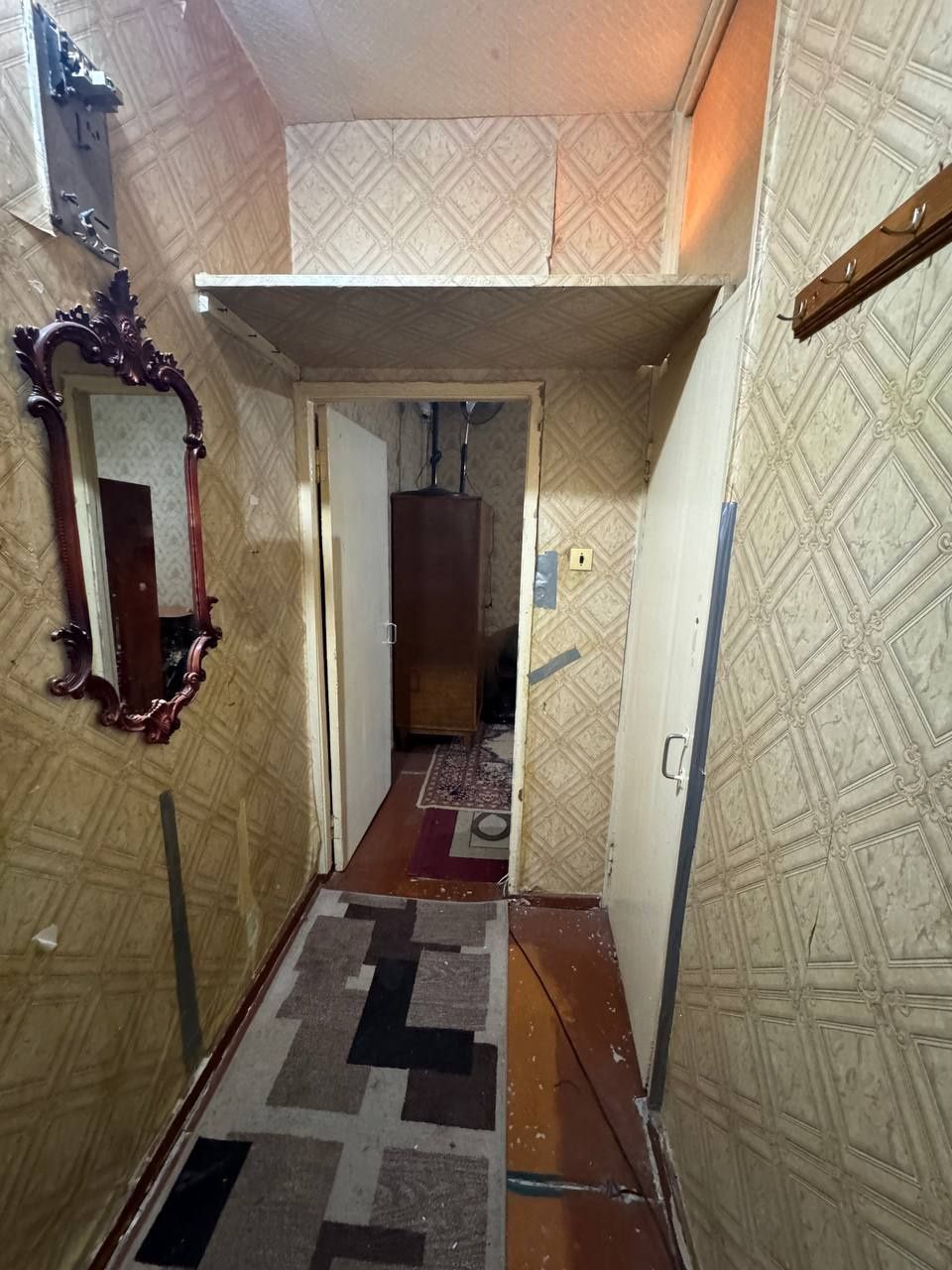 Юнусабад- 13 квартал 2-3/4/4 балкон 1.5/6 50м2 ор-тир Универсам
