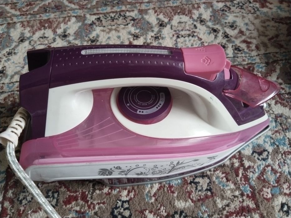 утюг Eurostek EEI-2603.