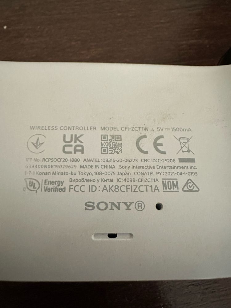 Playstation 5 един контролер