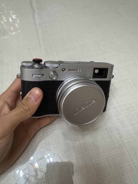 Камера Fujifilm X100V