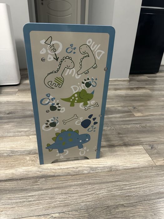 Етажрка за играчки