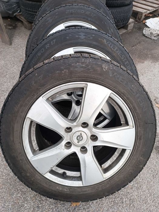 Зимни гуми  215/60/17 VREDESTEIN M+S DOT:1922 с лети джанти от VW T5