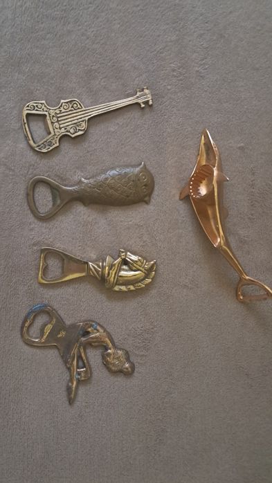 5 desfacatoare  de bere din bronz