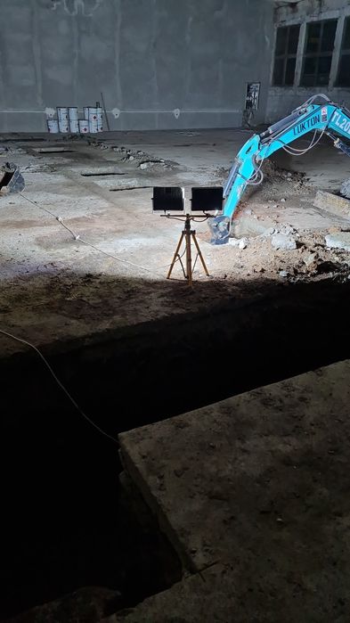 Executam lucrari cu miniexcavator/bobcat