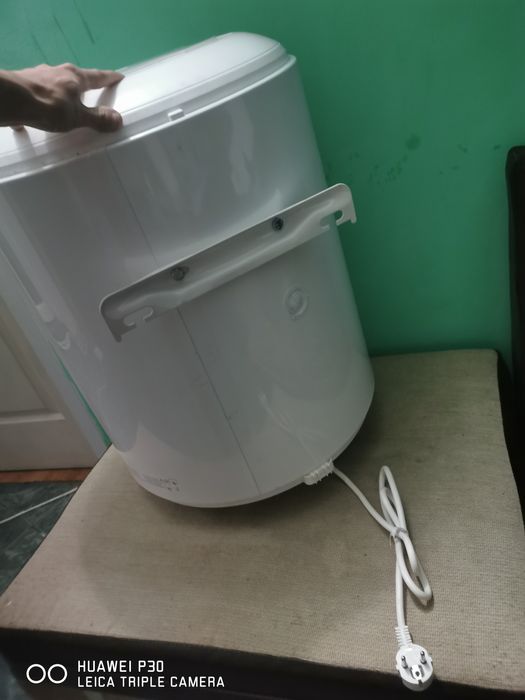 Boiler Bosch Tronic 2000 T 
TR2000T 50B 
ES 050 6  1500 W 
0,8 MPA (8