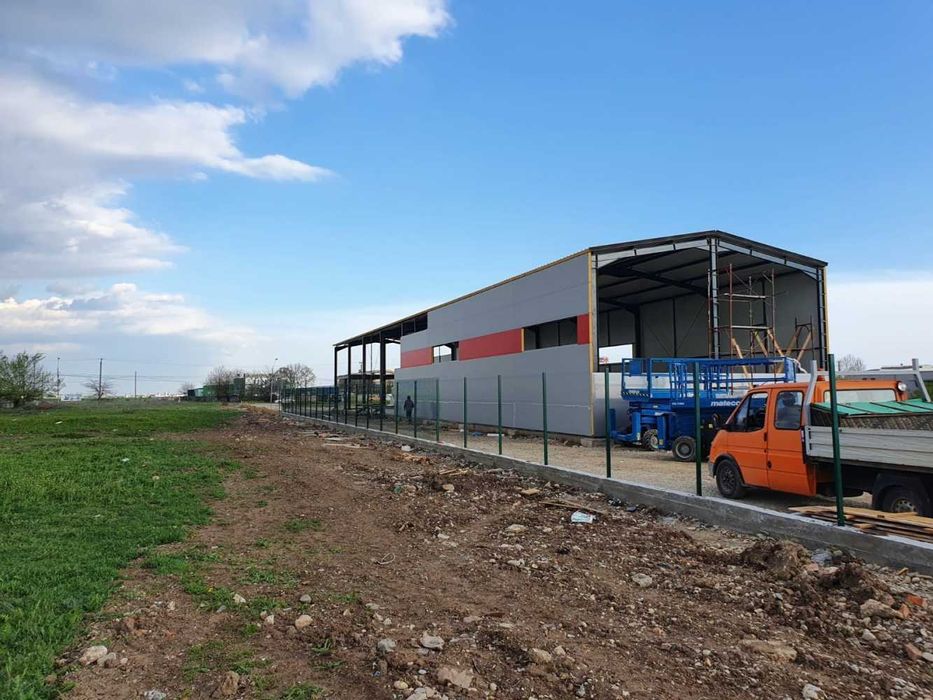 Vand și confecționez hale metalice diferite dimensiuni.