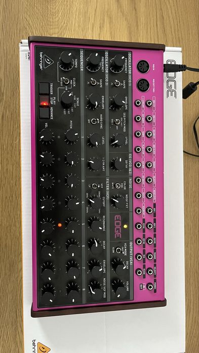 Sintetizator Behringer edge (clona Moog DFAM)