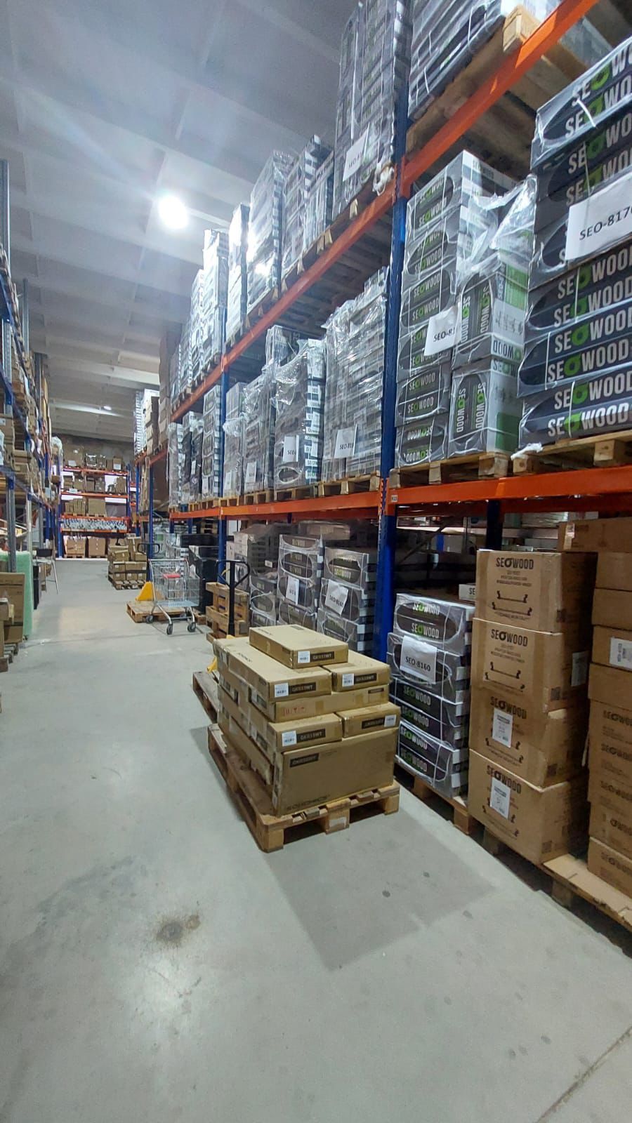 Avem rafturi metalice de vânzare producător  Dexion