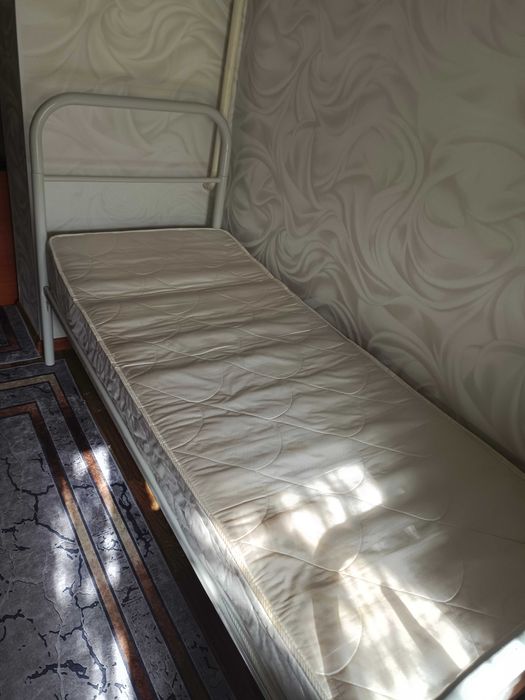 Продается железная кровать с матрасом б/у