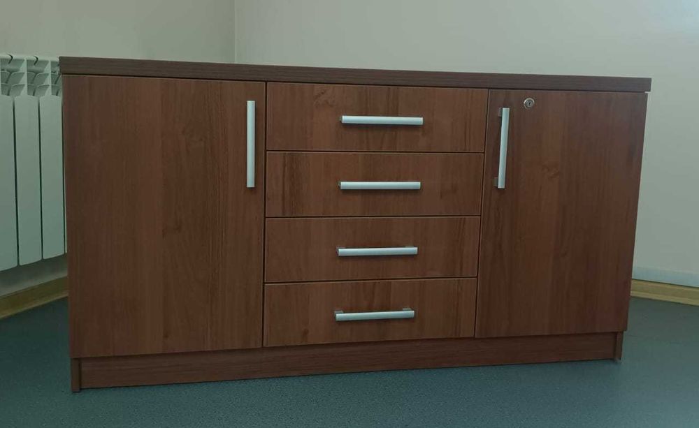 Тумба офисная с выдвижными ящиками и дверцами