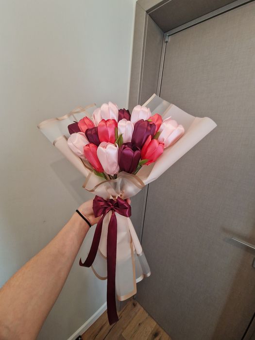 Aranjamente din flori de satin