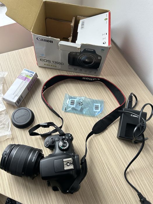 Canon eos 1300D w